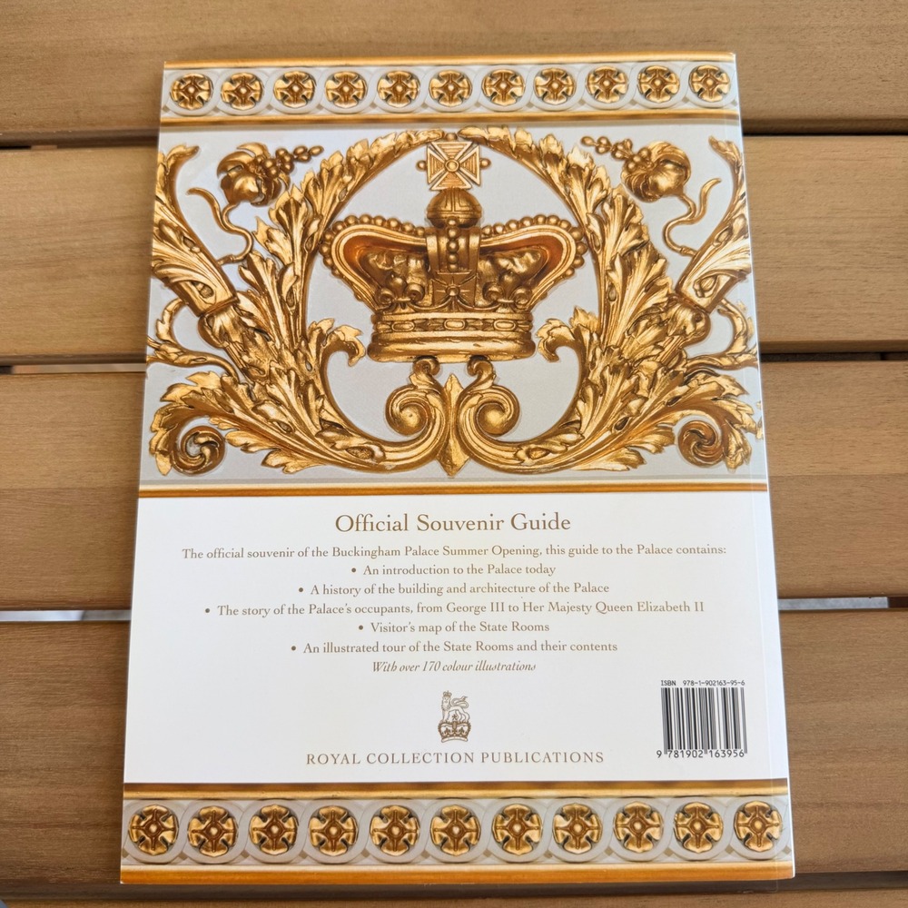 Buckingham Palace Official Souvenir Guide Royal Collection History Book 15.8oz - Picture 3 of 8